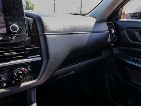 Used 2025 Nissan Pathfinder SV image 29