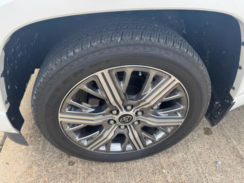 Used 2024 Toyota Sequoia Capstone AWD/4WD image 9