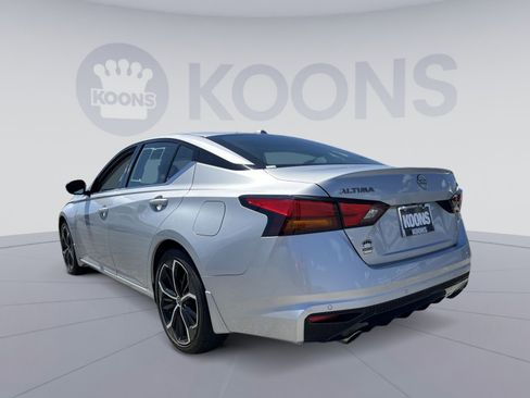 Used 2024 Nissan Altima 2.5 SR FWD image 14