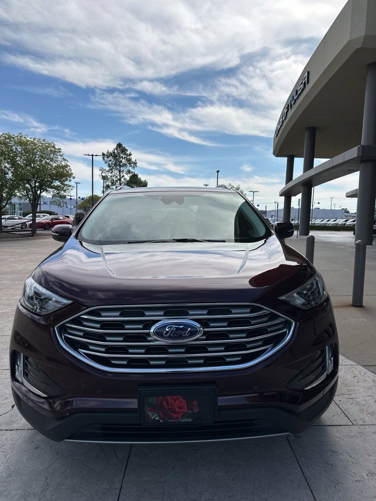 Used 2023 Ford Edge Titanium AWD/4WD image 2