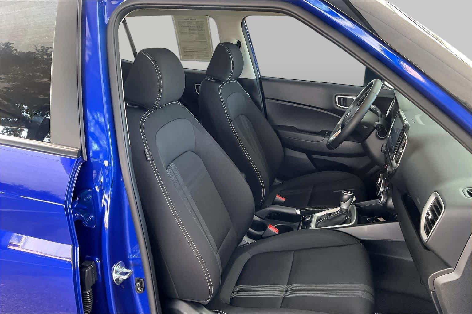 Certified 2025 Hyundai Venue SEL FWD image 9