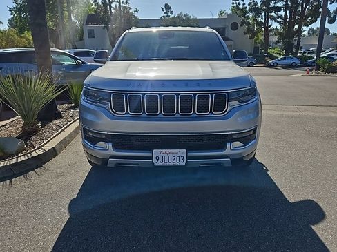 Used 2023 Jeep Wagoneer L Series II image 2