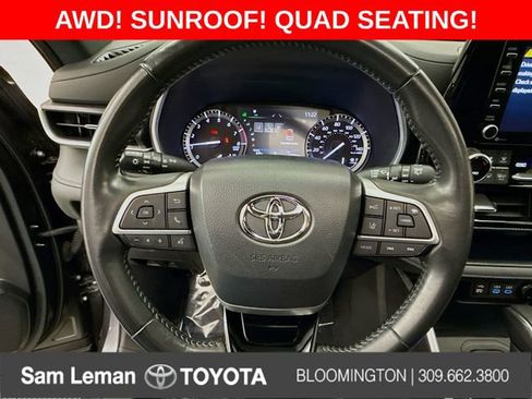 Used 2022 Toyota Highlander XSE image 11