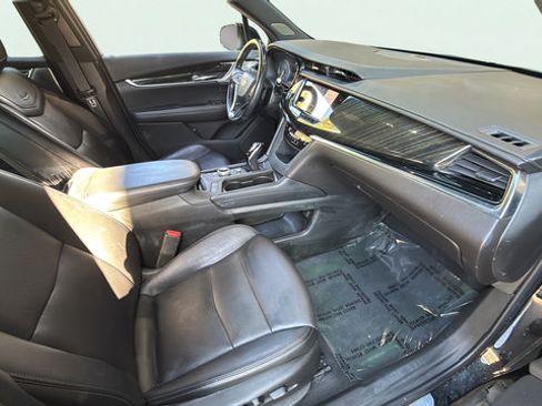 Used 2021 Cadillac XT6 Premium Luxury FWD image 16