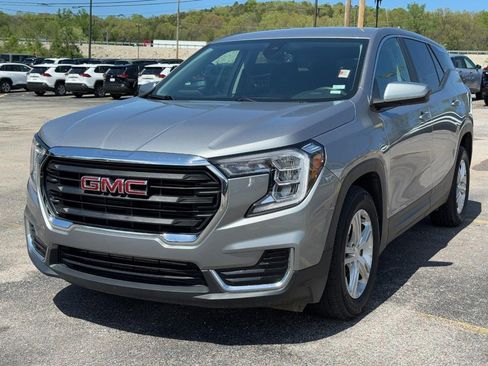 Used 2024 GMC Terrain SLE FWD image 10