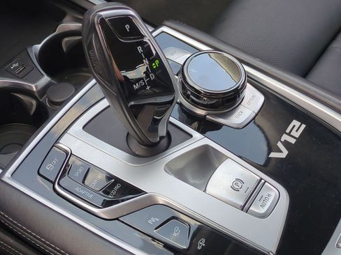 Used 2022 BMW M760i xDrive AWD/4WD image 33