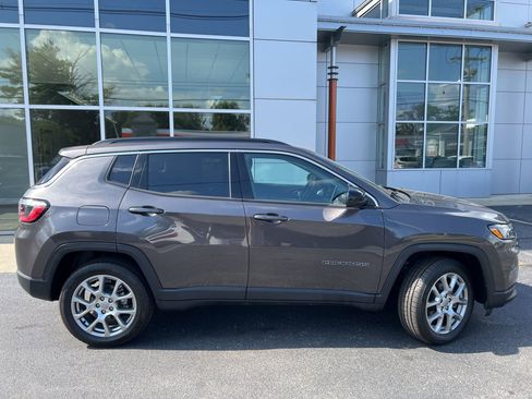 Used 2022 Jeep Compass Latitude image 8