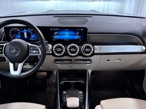 Used 2021 Mercedes-Benz GLB 250 4MATIC image 2