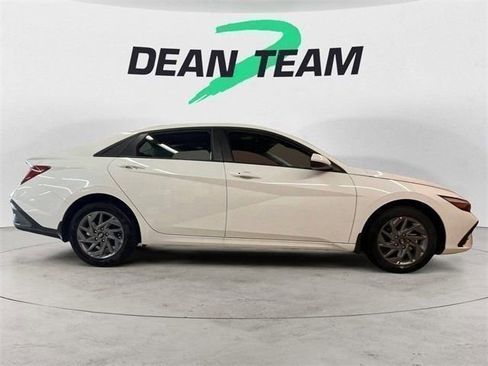 Certified 2025 Hyundai Elantra Blue image 10