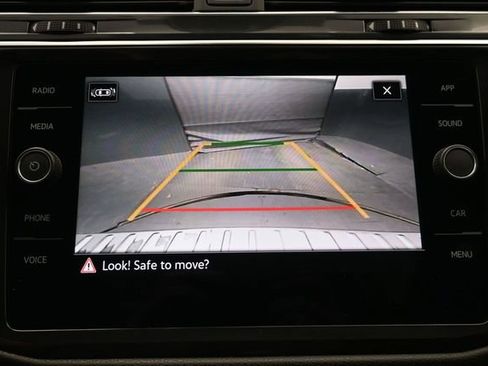 Used 2022 Volkswagen Tiguan SE AWD/4WD image 33