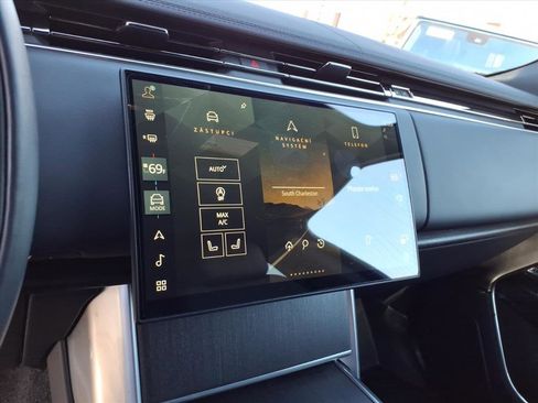 Used 2025 Land Rover Range Rover Long Wheelbase SE image 19