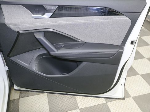 Used 2025 Volkswagen Tiguan S image 19