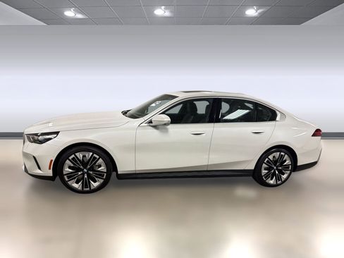 Certified 2025 BMW 540i xDrive AWD/4WD image 2