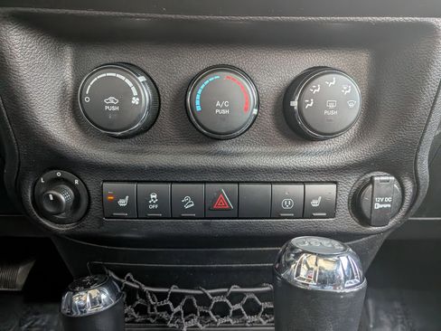 Used 2017 Jeep Wrangler Unlimited Sahara w/ Connectivity Group image 20