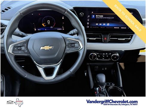 Used 2024 Chevrolet TrailBlazer LT w/ Convenience Package FWD image 11