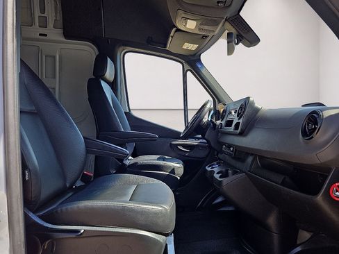 Used 2025 Mercedes-Benz Sprinter 2500 image 21