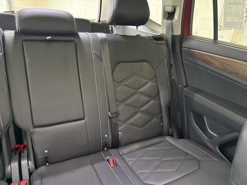 Used 2025 Volkswagen Atlas SE w/ Panoramic Sunroof Package image 17