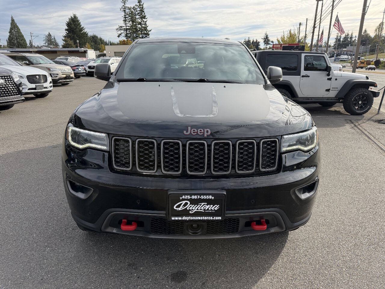 Used 2017 Jeep Grand Cherokee Trailhawk w/ Trailhawk Luxury Group AWD/4WD image 12
