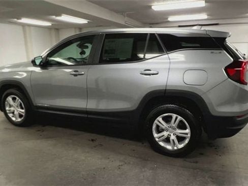 Used 2024 GMC Terrain SLE image 6