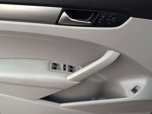 Used 2014 Volkswagen Passat 1.8T S image 38