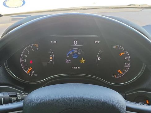 Used 2020 Jeep Grand Cherokee Limited RWD image 23