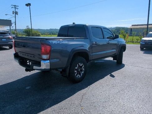 Used 2017 Toyota Tacoma TRD Off-Road w/ Tow Package (A/T) AWD/4WD image 18