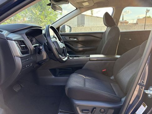 Used 2025 Nissan Rogue SV FWD image 29