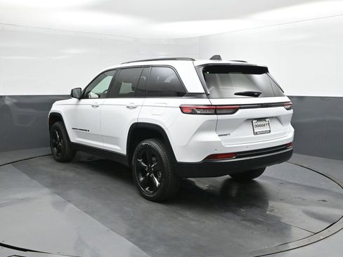 New 2025 Jeep Grand Cherokee Altitude image 5