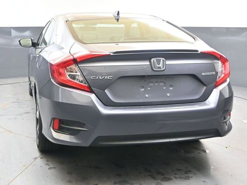 Used 2017 Honda Civic Touring image 4