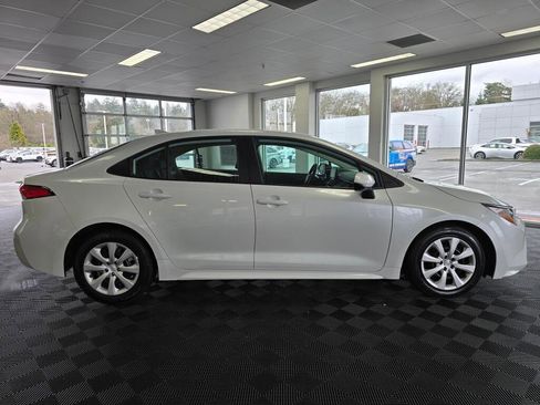 Used 2024 Toyota Corolla LE image 2