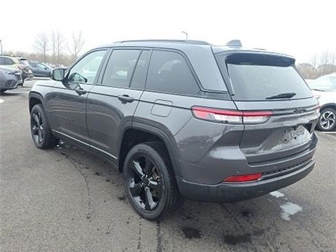 Used 2023 Jeep Grand Cherokee Altitude image 6