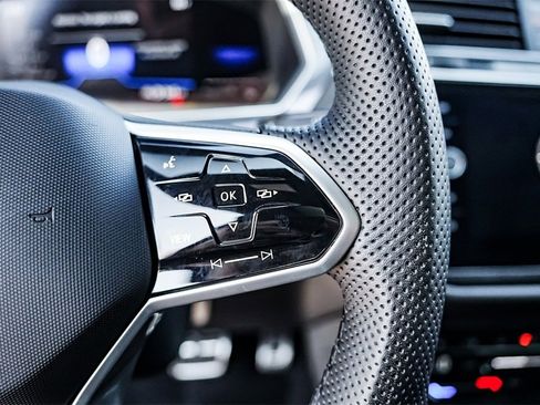 New 2024 Volkswagen Tiguan SE R-Line image 16