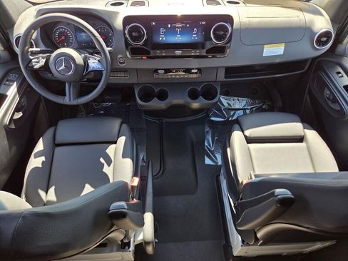 New 2025 Mercedes-Benz Sprinter 2500 image 17