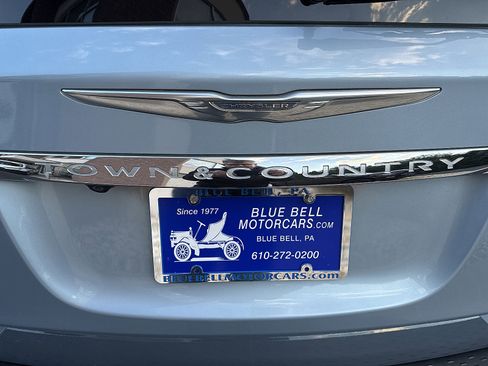 Used 2013 Chrysler Town & Country Touring-L w/ Entertainment Group #2 FWD image 15