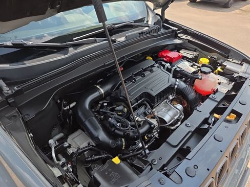 Used 2022 Jeep Renegade Trailhawk AWD/4WD image 14