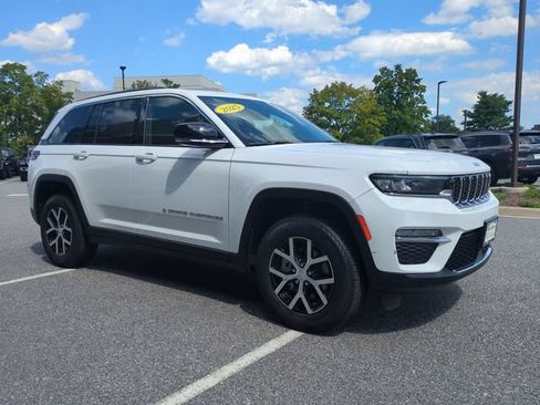 Used 2025 Jeep Grand Cherokee Limited AWD/4WD image 2