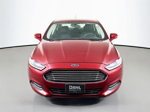 Used 2013 Ford Fusion SE image 2