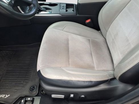 Used 2016 Toyota Camry XSE w/ Moonroof Package FWD image 16