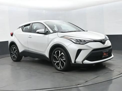 Used 2022 Toyota C-HR XLE FWD image 2