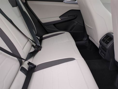 New 2026 Volkswagen Taos SE image 18