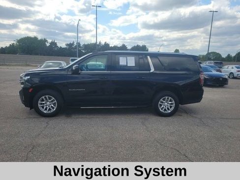 Used 2024 Chevrolet Suburban LT RWD image 3
