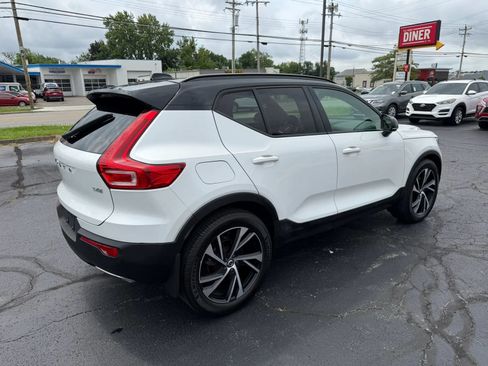 Used 2020 Volvo XC40 T4 R-Design w/ Protection Package FWD image 6