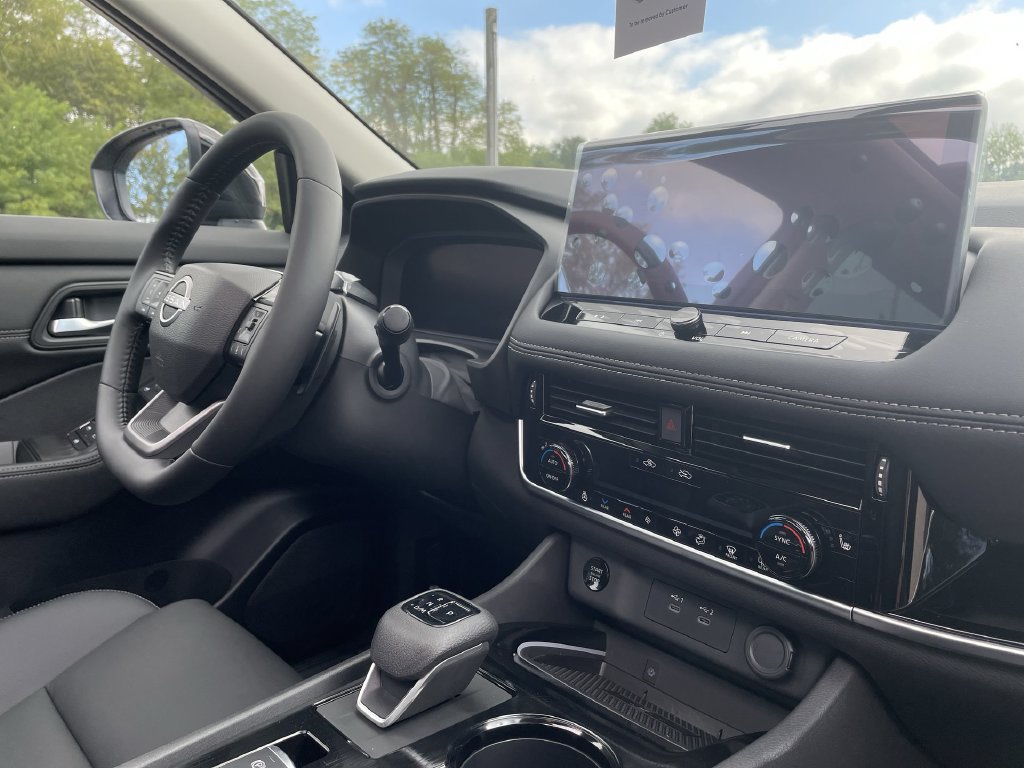 Certified 2025 Nissan Rogue SL w/ Tech Package AWD/4WD image 22