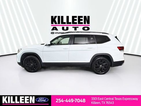 Used 2024 Volkswagen Atlas SE w/ Panoramic Sunroof Package FWD image 4