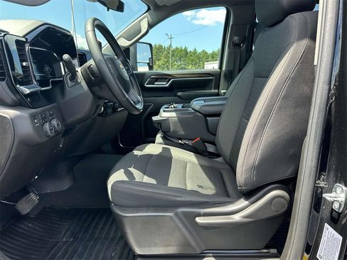 Used 2024 Chevrolet Silverado 2500 LT image 4