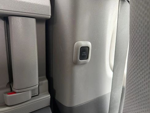 Used 2015 Toyota Sienna LE image 30