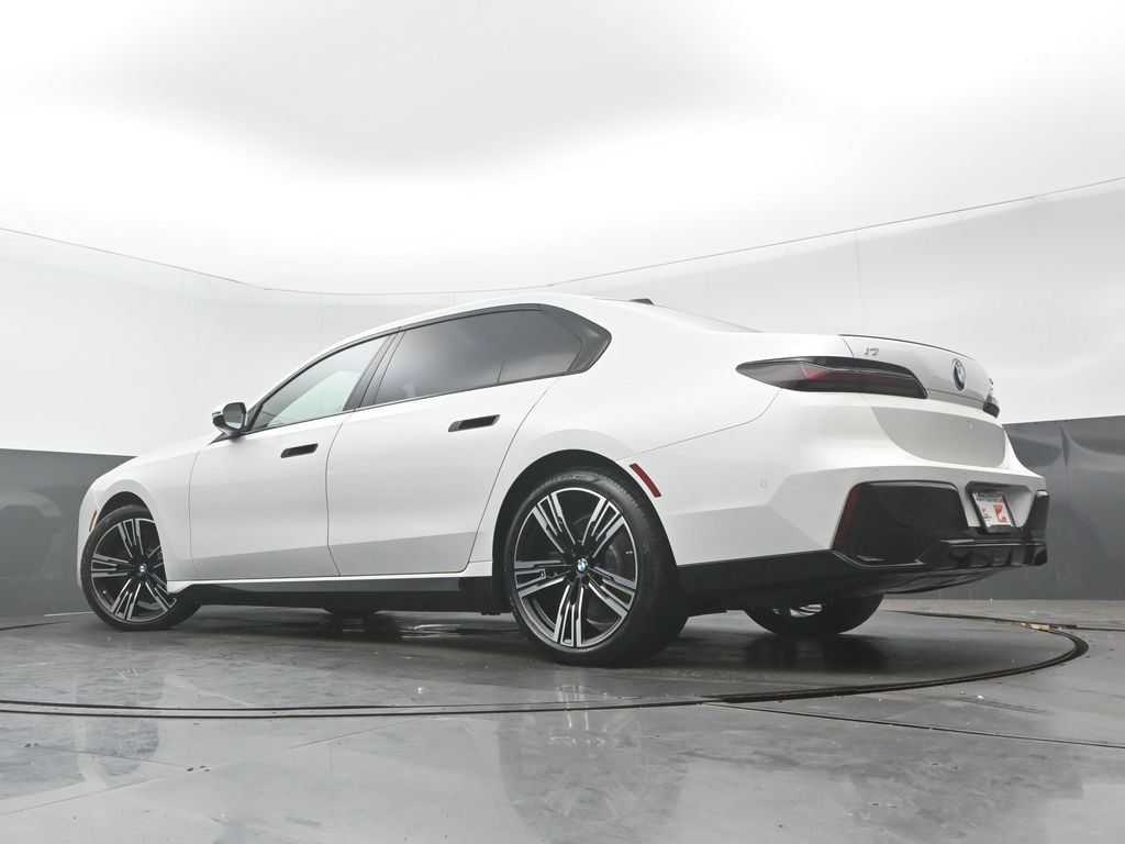 Used 2023 BMW i7 xDrive60 AWD/4WD image 32