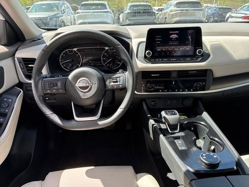 Certified 2024 Nissan Rogue SV w/ SV Premium Package AWD/4WD image 17
