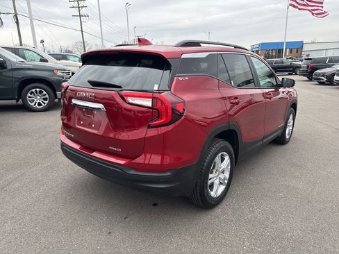 Used 2024 GMC Terrain SLE w/ Driver Convenience Package image 5