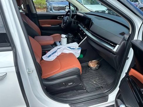 Certified 2024 Kia Carnival SX Prestige FWD image 11